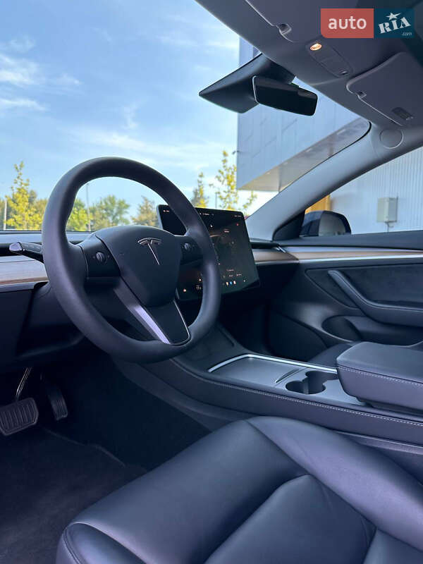 Седан Tesla Model 3 2022 в Рівному