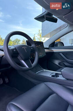 Седан Tesla Model 3 2022 в 