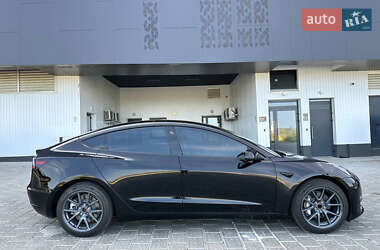 Седан Tesla Model 3 2022 в 