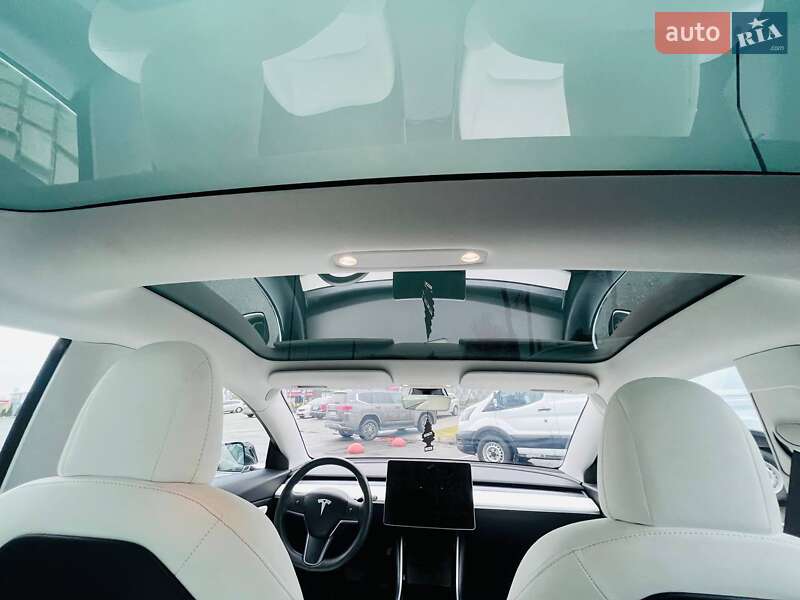 Седан Tesla Model 3 2020 в Тернополі