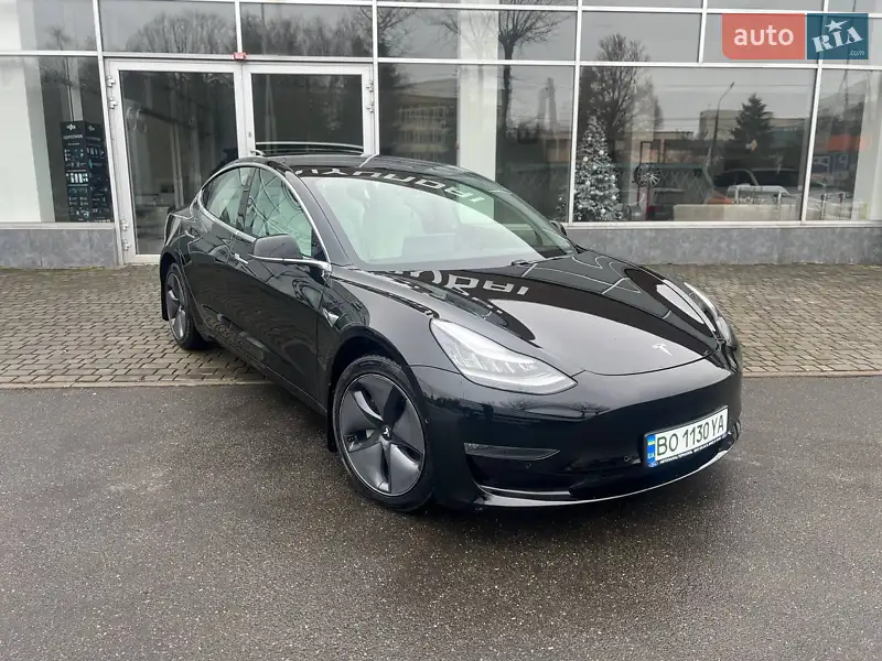 Седан Tesla Model 3 2020 в 