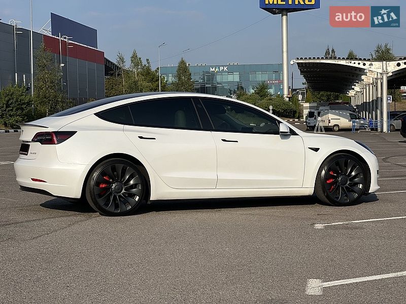 Седан Tesla Model 3 2022 в Ровно