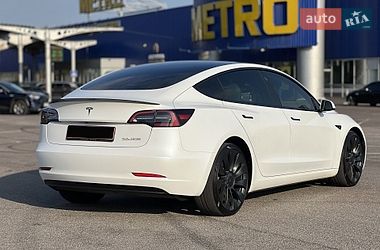 Седан Tesla Model 3 2022 в Ровно