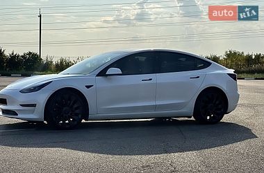Седан Tesla Model 3 2022 в Ровно