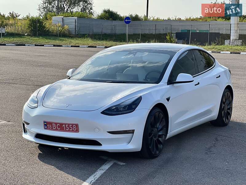 Седан Tesla Model 3 2022 в Ровно
