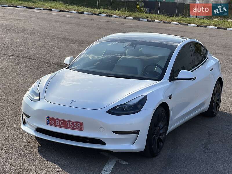 Седан Tesla Model 3 2022 в Ровно