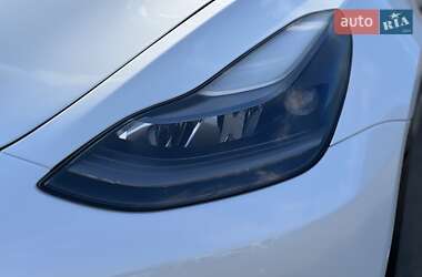 Седан Tesla Model 3 2022 в Ровно