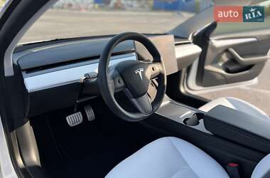 Седан Tesla Model 3 2022 в Ровно