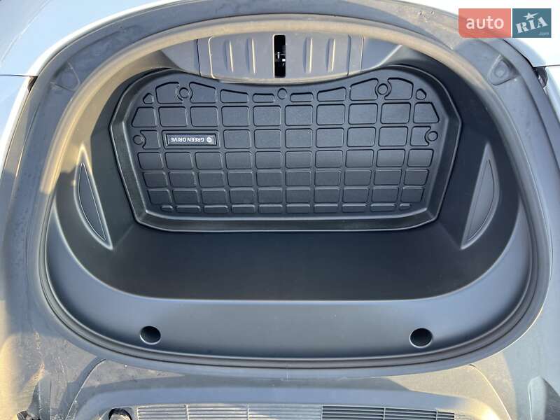 Седан Tesla Model 3 2022 в Ровно