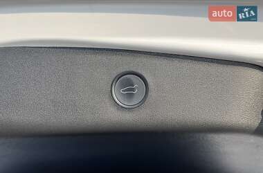 Седан Tesla Model 3 2022 в Ровно