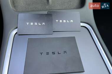 Седан Tesla Model 3 2022 в Ровно