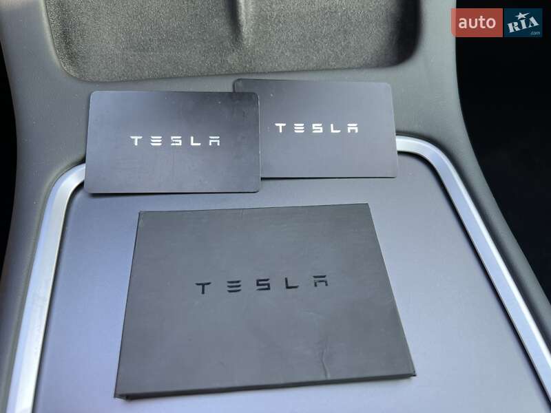 Седан Tesla Model 3 2022 в Ровно