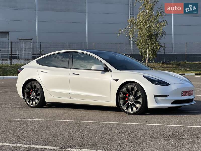 Седан Tesla Model 3 2022 в Ровно