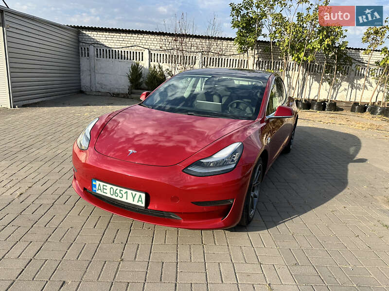 Седан Tesla Model 3 2018 в Дніпрі