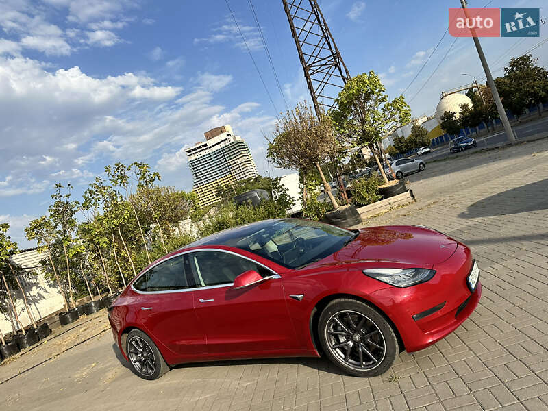 Седан Tesla Model 3 2018 в Дніпрі