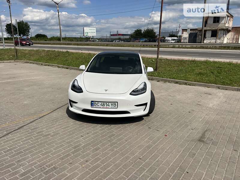 Седан Tesla Model 3 2019 в Пустомитах