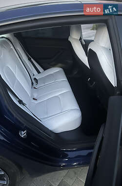Седан Tesla Model 3 2022 в 