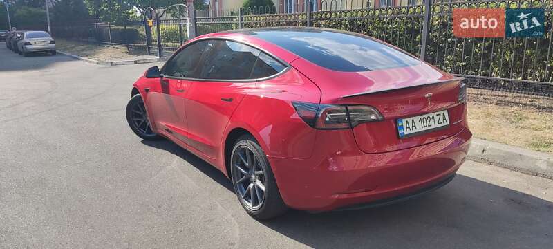 Седан Tesla Model 3 2022 в Киеве