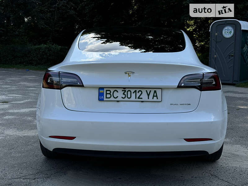 Седан Tesla Model 3 2022 в Львове