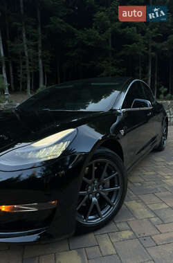 Седан Tesla Model 3 2019 в 