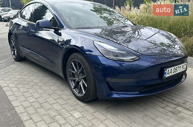 Седан Tesla Model 3 2022 в 