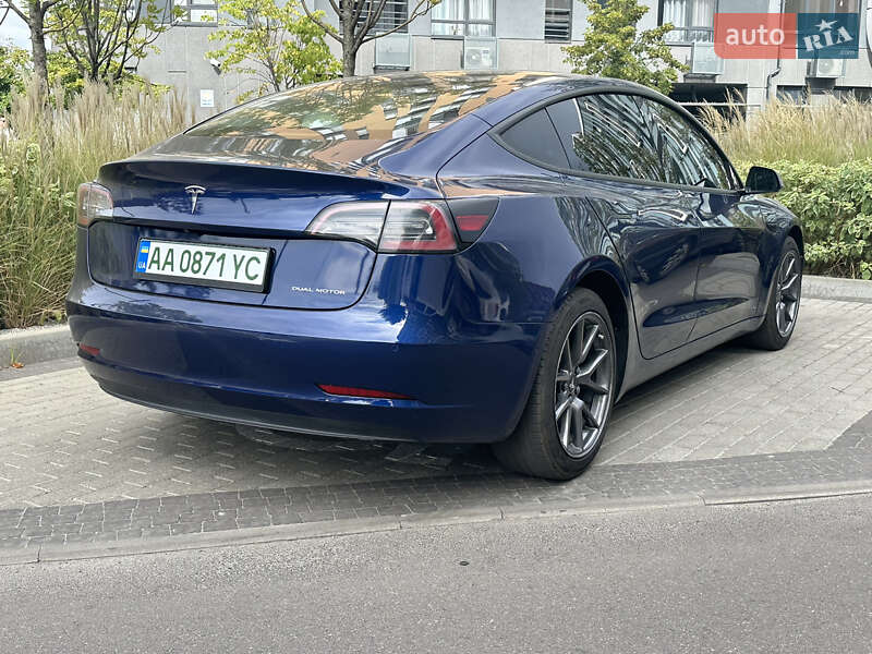 Седан Tesla Model 3 2022 в Киеве
