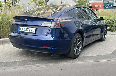 Седан Tesla Model 3 2022 в 
