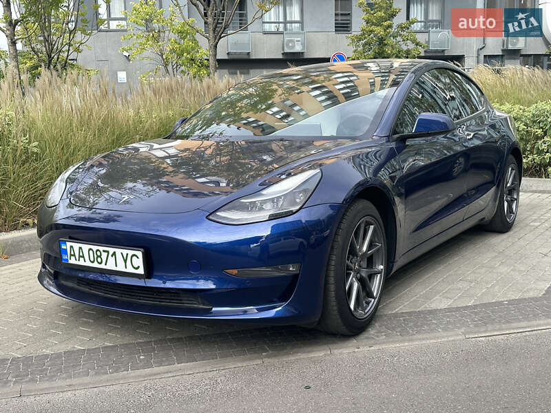 Седан Tesla Model 3 2022 в Киеве
