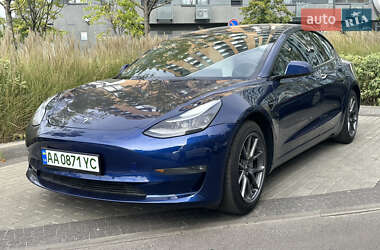 Седан Tesla Model 3 2022 в 