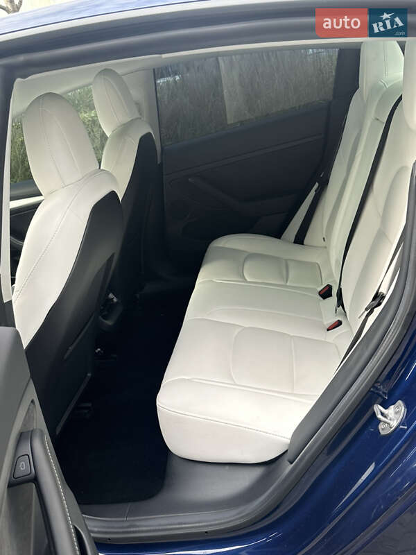 Седан Tesla Model 3 2022 в Киеве