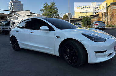 Седан Tesla Model 3 2021 в Киеве