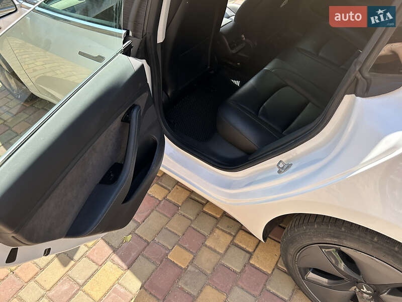 Седан Tesla Model 3 2018 в Кривому Розі