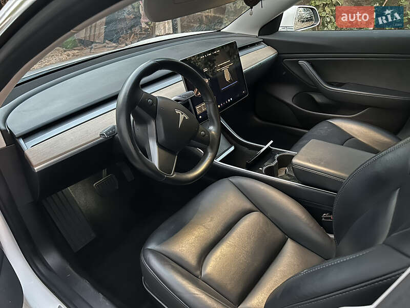 Седан Tesla Model 3 2018 в Кривому Розі