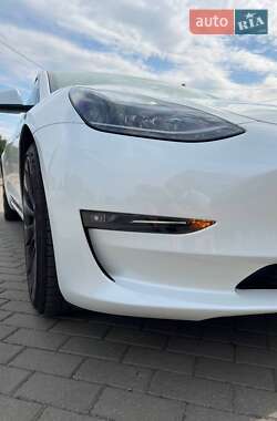 Седан Tesla Model 3 2023 в Житомирі