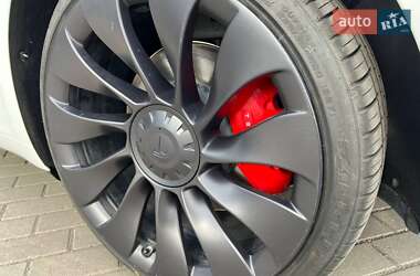 Седан Tesla Model 3 2023 в Житомирі