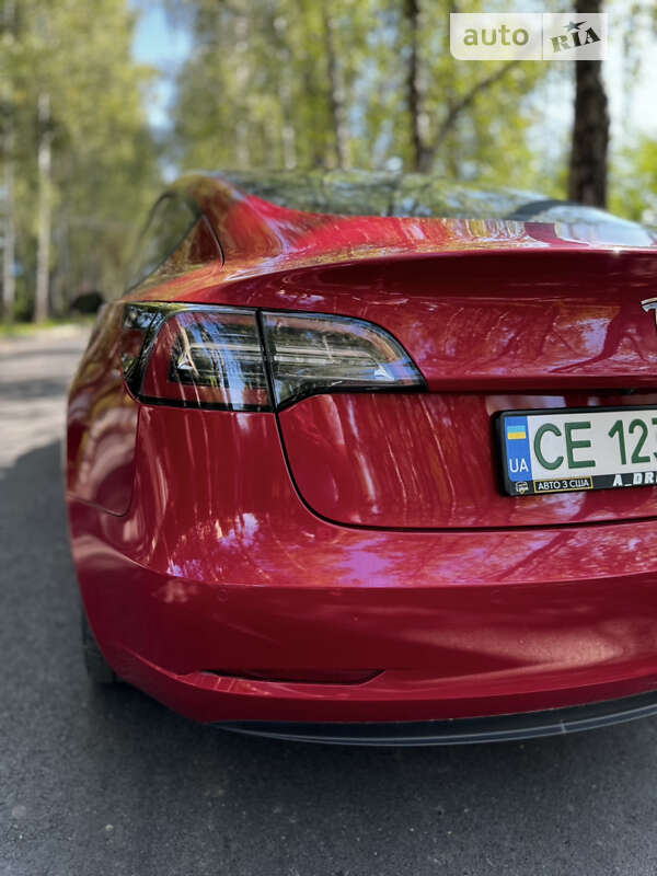 Седан Tesla Model 3 2022 в Черновцах