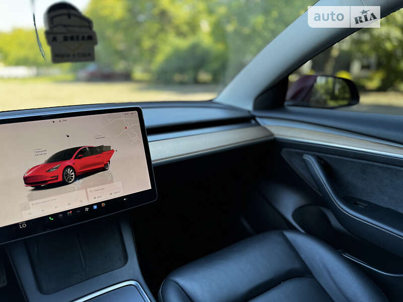 Седан Tesla Model 3 2022 в Черновцах