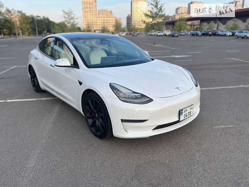 Внедорожник / Кроссовер Tesla Model 3 2020 в Киеве