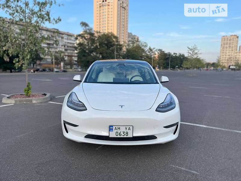 Внедорожник / Кроссовер Tesla Model 3 2020 в Киеве