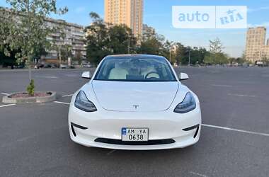 Внедорожник / Кроссовер Tesla Model 3 2020 в 