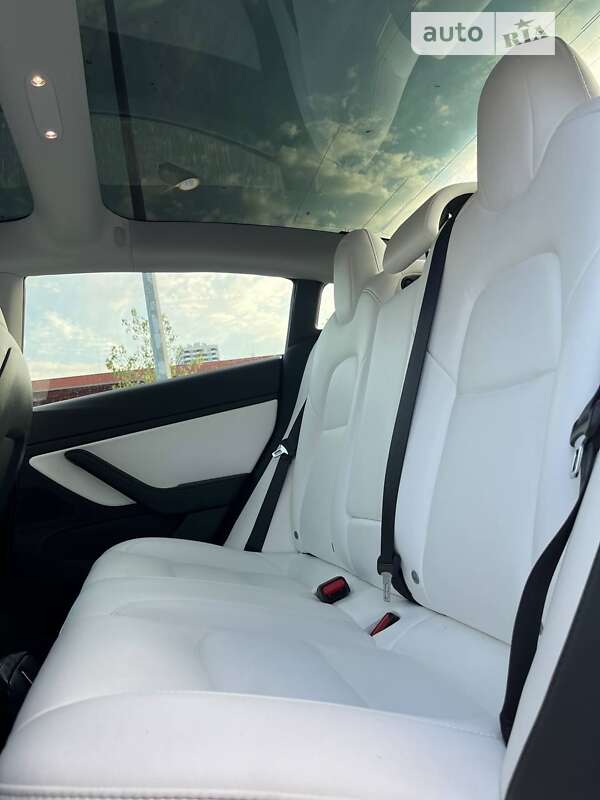 Внедорожник / Кроссовер Tesla Model 3 2020 в Киеве