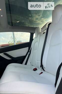 Внедорожник / Кроссовер Tesla Model 3 2020 в 
