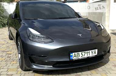 Седан Tesla Model 3 2023 в Гайсине