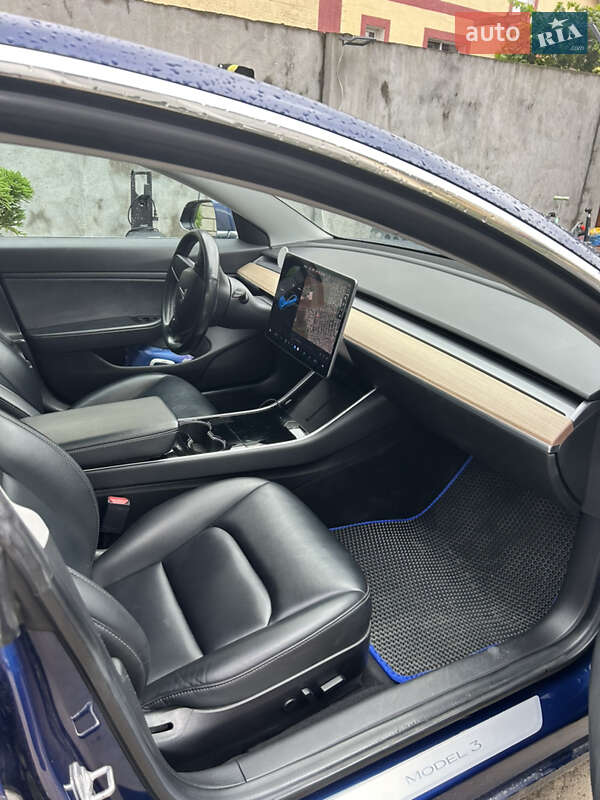 Седан Tesla Model 3 2018 в Одессе
