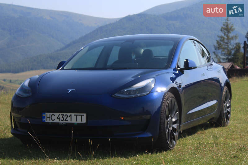 Седан Tesla Model 3 2022 в Львове