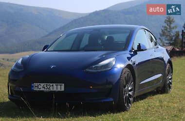 Седан Tesla Model 3 2022 в Львове