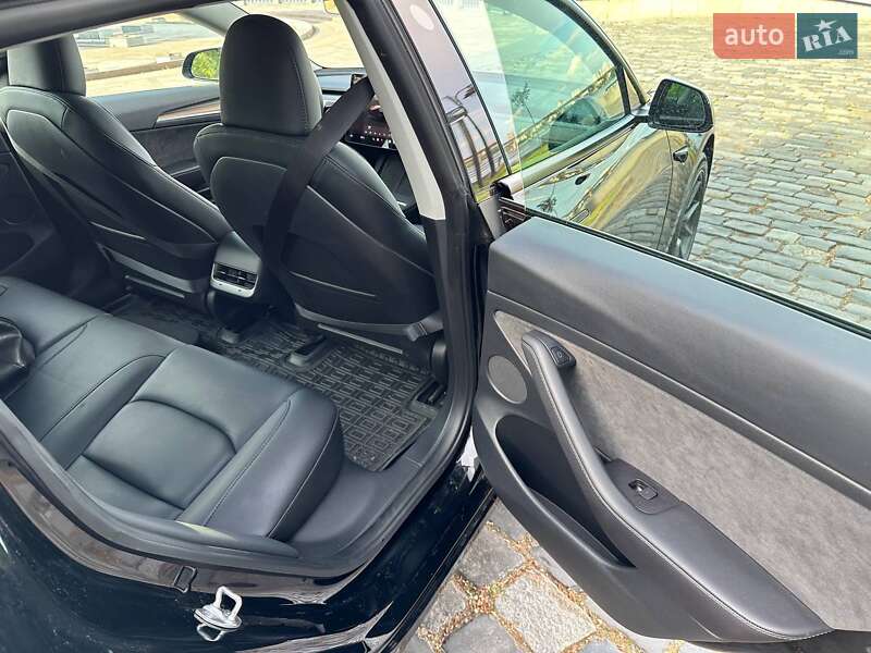 Седан Tesla Model 3 2023 в Києві