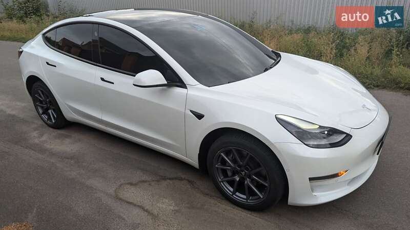 Седан Tesla Model 3 2021 в Вінниці