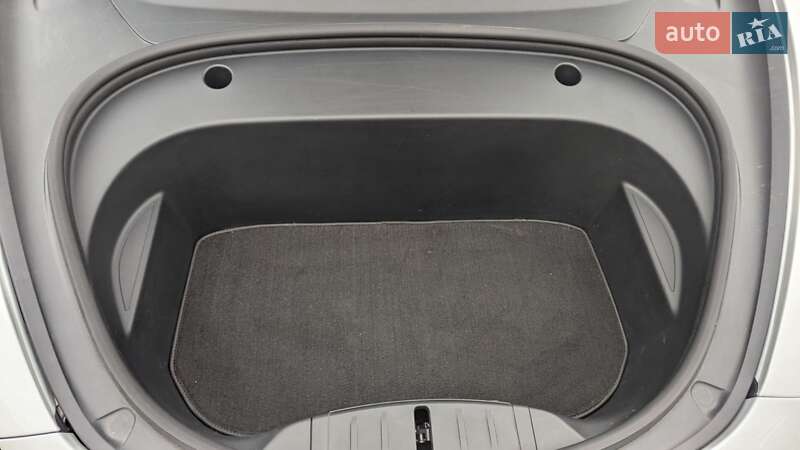 Седан Tesla Model 3 2021 в Вінниці