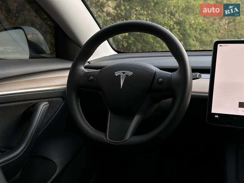 Седан Tesla Model 3 2022 в Киеве